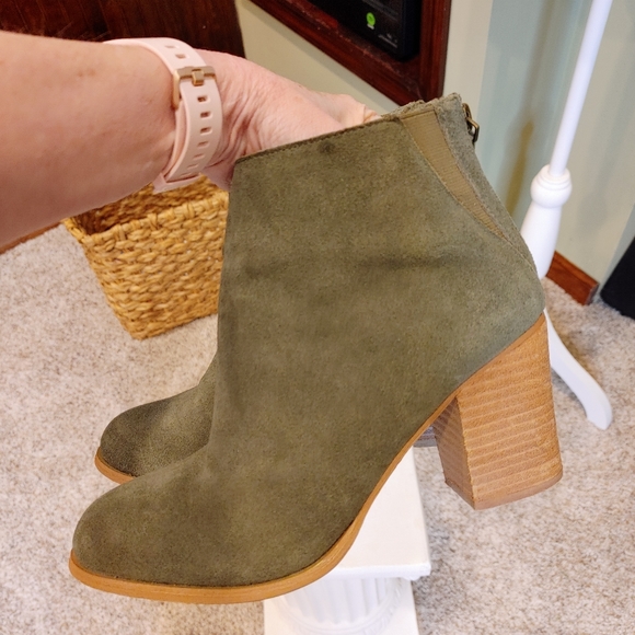 URBAN OUTFITTERS SHORT SUEDE BOOT, MOSS 9 - Picture 6 of 14